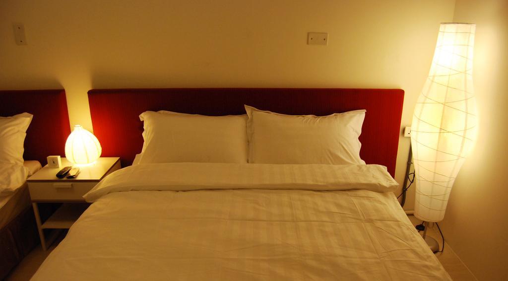 Wow Tainan Hostel エクステリア 写真