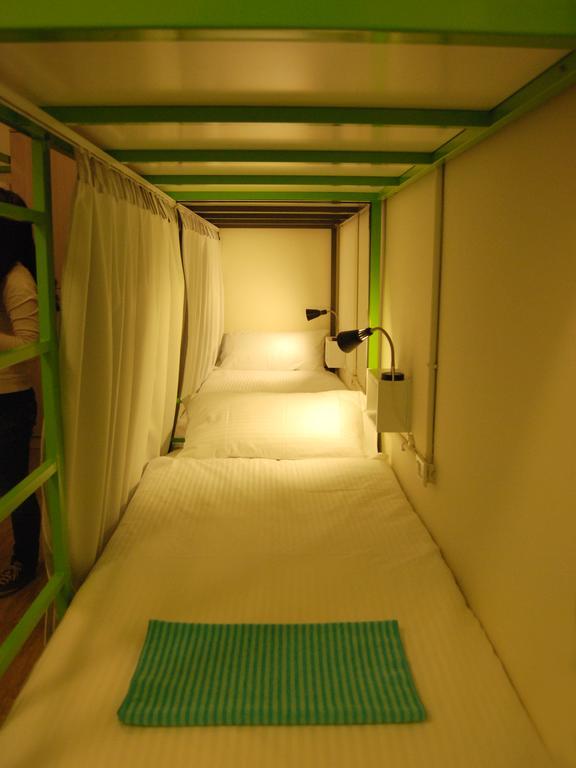 Wow Tainan Hostel エクステリア 写真