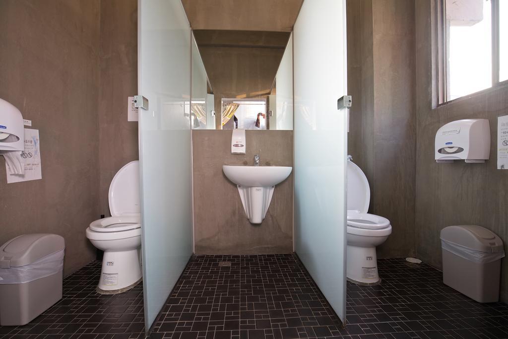Wow Tainan Hostel エクステリア 写真
