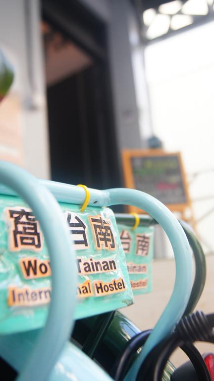 Wow Tainan Hostel エクステリア 写真